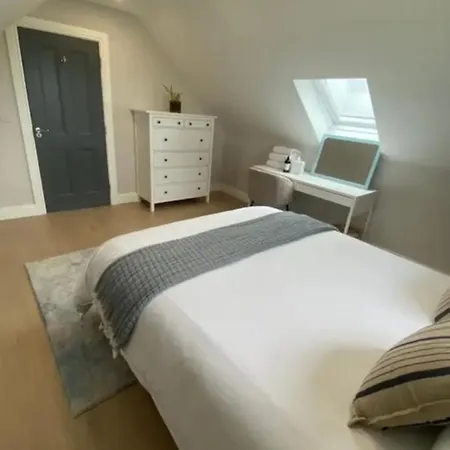 Beyren House Guest * Emo