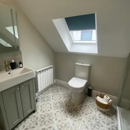 Beyren House Guest Emo