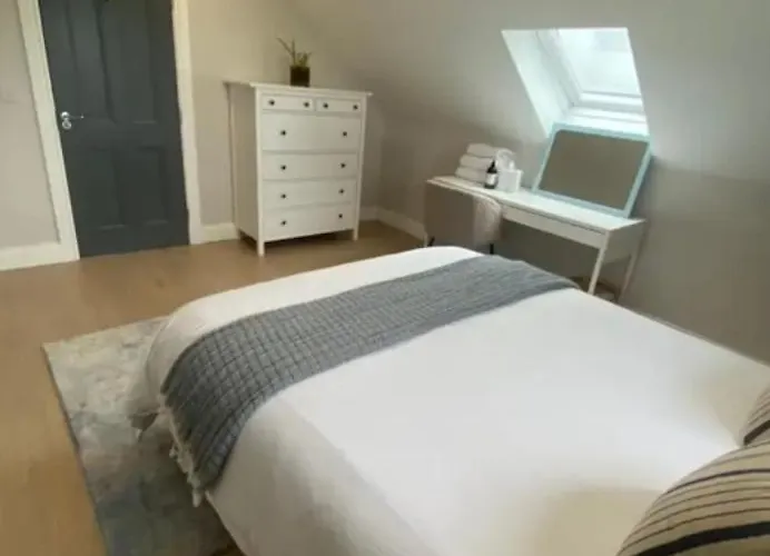 Beyren House Guest * Emo